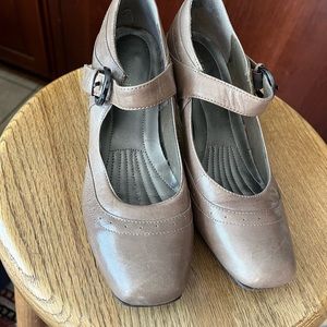 Easy Spirit Mid Heel